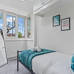New Moseley 4 Bedrooms, Sleeps 9 Birmingham Solihull Parking Contractors-Nr Hs2-Nec-M42-M6 - Inquire To Book Arz Stays