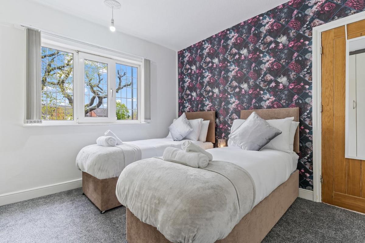 New Moseley 4 Bedrooms, Sleeps 9 Solihull Parking Contractors-nr Hs2-nec-m42-m6 - Inquire To Book Arz * Birmingham