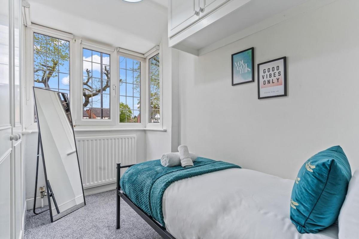New Moseley 4 Bedrooms, Sleeps 9 Solihull Parking Contractors-nr Hs2-nec-m42-m6 - Inquire To Book Arz Holiday home