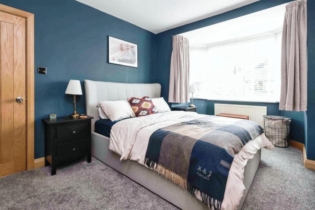 Holiday home New Moseley 4 Bedrooms, Sleeps 9 Solihull Parking Contractors-nr Hs2-nec-m42-m6 - Inquire To Book Arz