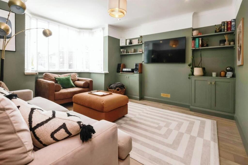 Holiday home New Moseley 4 Bedrooms, Sleeps 9 Solihull Parking Contractors-nr Hs2-nec-m42-m6 - Inquire To Book Arz